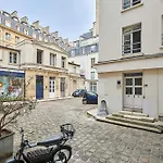 Modern Studio-Faubourg Saint-Honore