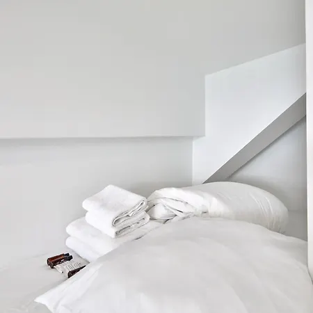 Modern Studio-faubourg Saint-honore * Parigi